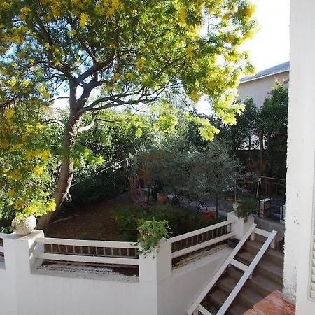 Appartement Avec Terrasse Et Jardin